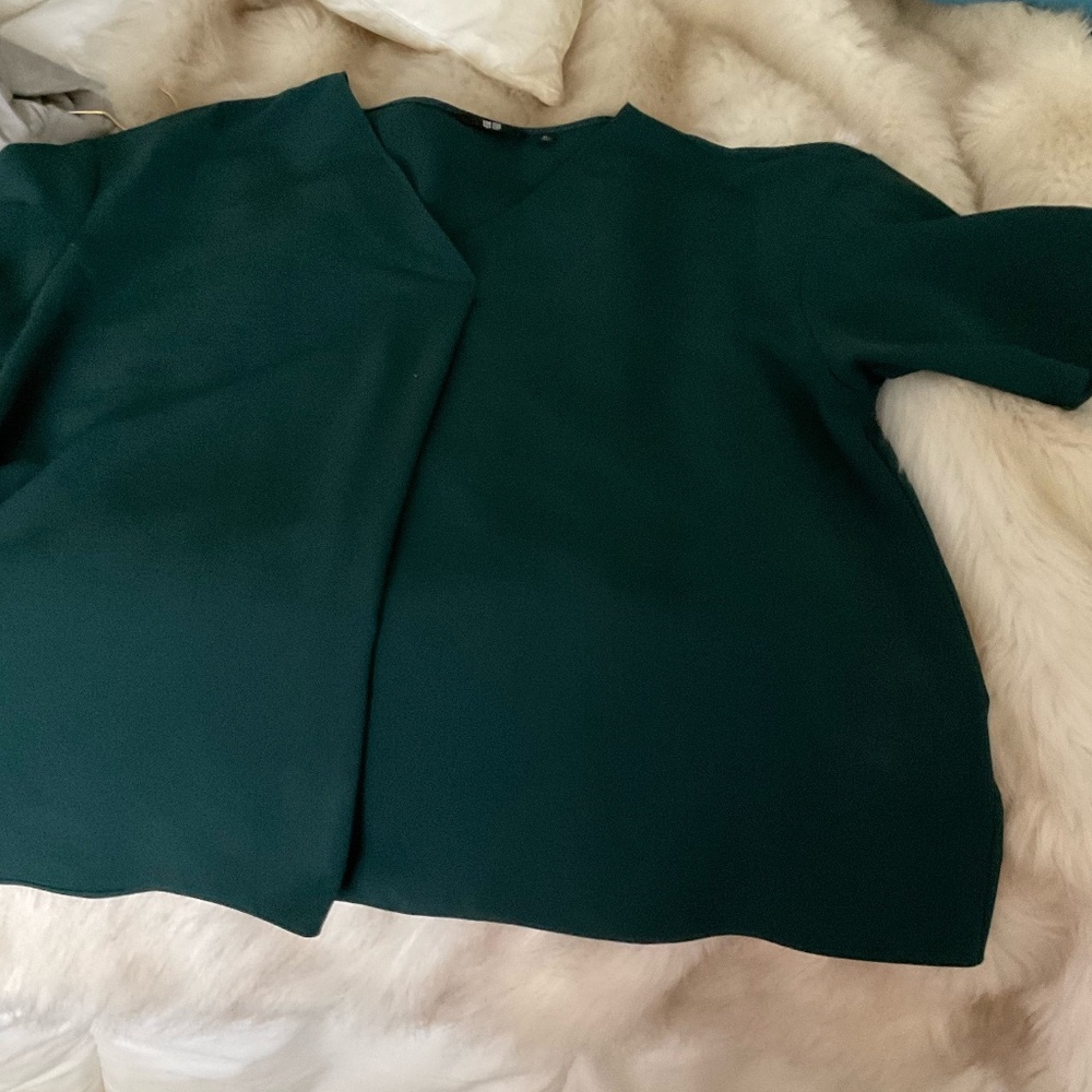 Stunning green 3/4 sleeve blouse